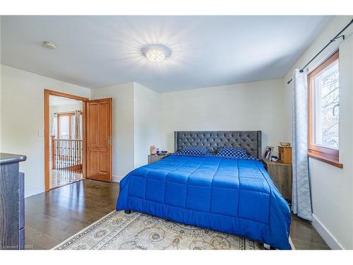 340 Oxford Avenue, Crystal Beach, ON - Indoor Photo Showing Bedroom