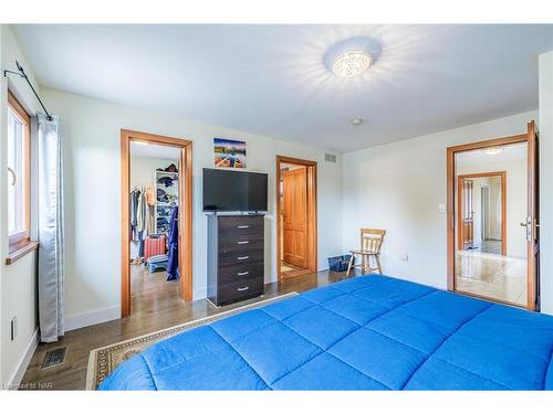 340 Oxford Avenue, Crystal Beach, ON - Indoor Photo Showing Bedroom