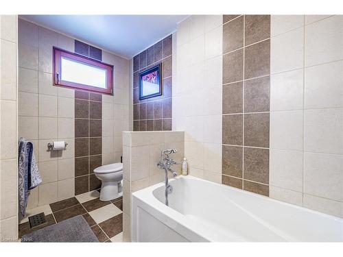 340 Oxford Avenue, Crystal Beach, ON - Indoor Photo Showing Bathroom