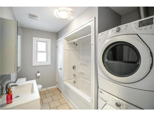 30 Lasalle Street, Welland, ON - Indoor Photo Showing Laundry Room