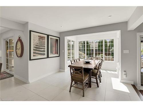 69 The Promenade Street, Niagara-On-The-Lake, ON - Indoor Photo Showing Dining Room