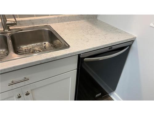 125-185 Denistoun Street, Welland, ON - Indoor Photo Showing Kitchen