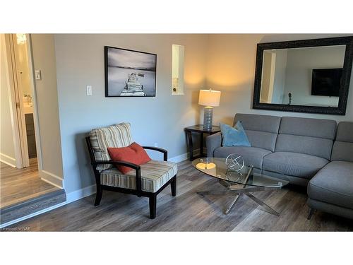 125-185 Denistoun Street, Welland, ON - Indoor Photo Showing Living Room