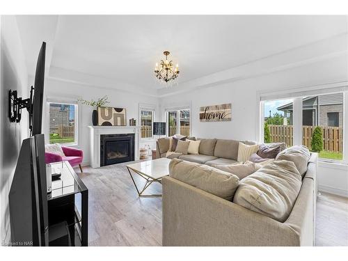 133 Lametti Drive N, Fonthill, ON - Indoor Photo Showing Living Room With Fireplace