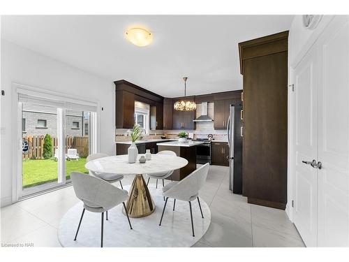 133 Lametti Drive N, Fonthill, ON - Indoor Photo Showing Dining Room