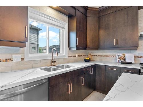 133 Lametti Drive N, Fonthill, ON - Indoor Photo Showing Kitchen With Double Sink