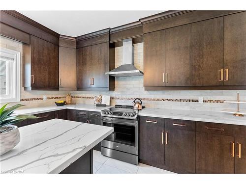 133 Lametti Drive N, Fonthill, ON - Indoor Photo Showing Kitchen