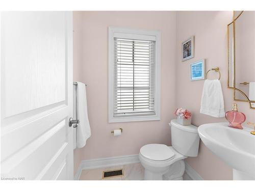 133 Lametti Drive N, Fonthill, ON - Indoor Photo Showing Bathroom