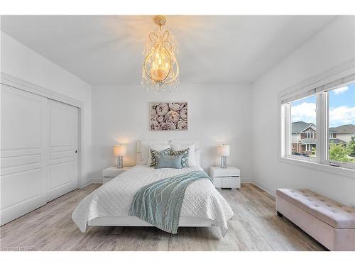 133 Lametti Drive N, Fonthill, ON - Indoor Photo Showing Bedroom