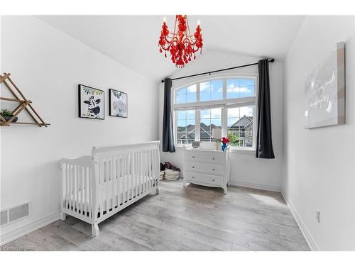 133 Lametti Drive N, Fonthill, ON - Indoor Photo Showing Bedroom