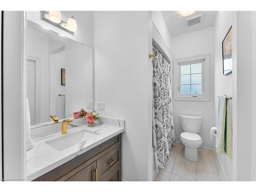 133 Lametti Drive N, Fonthill, ON - Indoor Photo Showing Bathroom