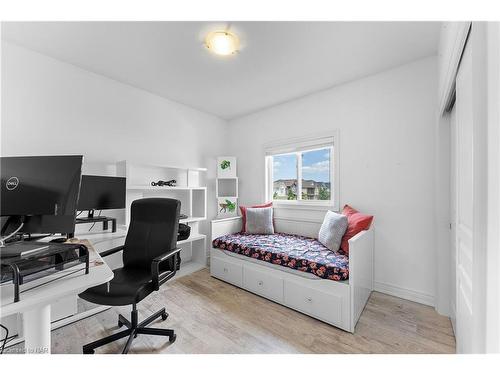 133 Lametti Drive N, Fonthill, ON - Indoor Photo Showing Other Room