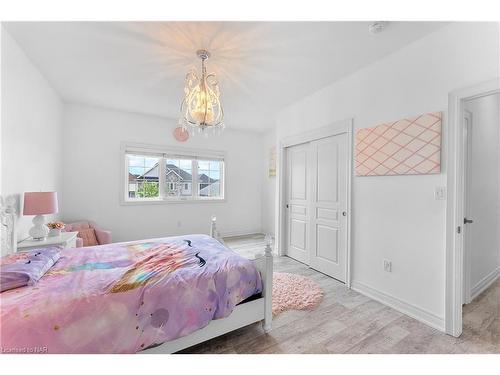 133 Lametti Drive N, Fonthill, ON - Indoor Photo Showing Bedroom