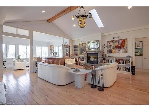 4905 North Forest Road, Ridgeway, ON - Indoor Photo Showing Living Room With Fireplace