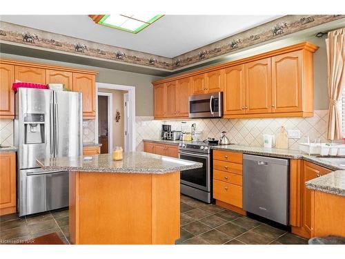 162 Cole Crescent, Niagara-On-The-Lake, ON - Indoor Photo Showing Kitchen