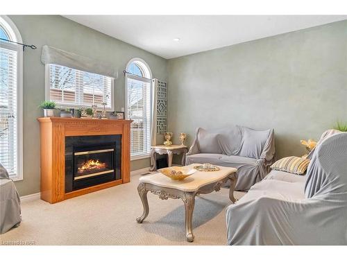 162 Cole Crescent, Niagara-On-The-Lake, ON - Indoor Photo Showing Living Room With Fireplace