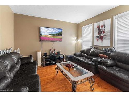 162 Cole Crescent, Niagara-On-The-Lake, ON - Indoor Photo Showing Living Room