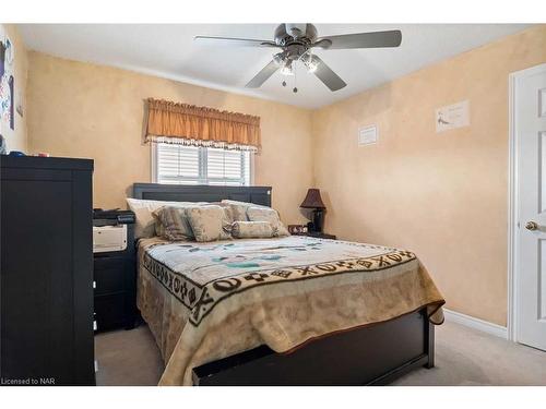 162 Cole Crescent, Niagara-On-The-Lake, ON - Indoor Photo Showing Bedroom