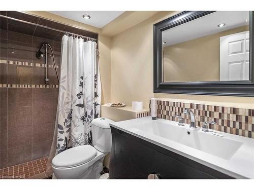 162 Cole Crescent, Niagara-On-The-Lake, ON - Indoor Photo Showing Bathroom