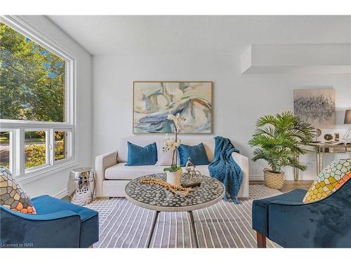 52 Silvan Drive, Welland, ON - Indoor Photo Showing Living Room