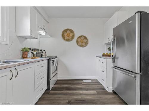 52 Silvan Drive, Welland, ON - Indoor Photo Showing Kitchen