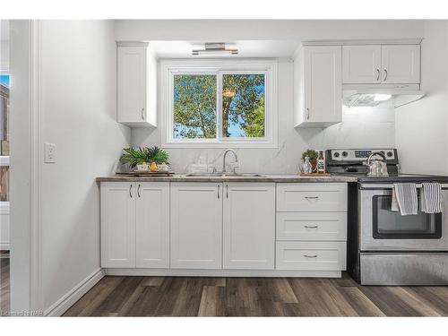 52 Silvan Drive, Welland, ON - Indoor Photo Showing Kitchen