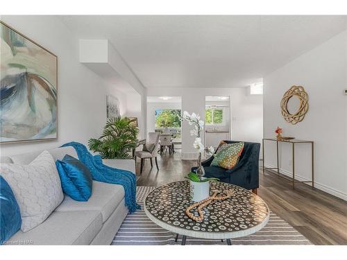 52 Silvan Drive, Welland, ON - Indoor Photo Showing Living Room