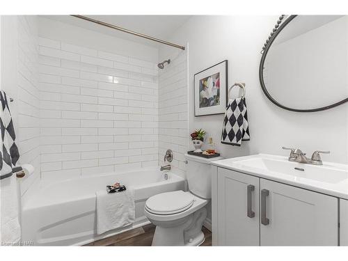 52 Silvan Drive, Welland, ON - Indoor Photo Showing Bathroom