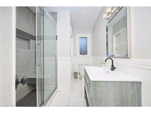 12 Corbett Avenue, St. Catharines, ON - Indoor Photo Showing Bathroom