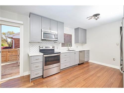 12 Corbett Avenue, St. Catharines, ON - Indoor Photo Showing Kitchen