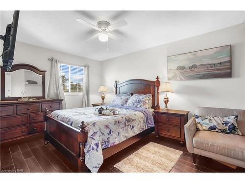 75-8141 Coventry Road, Niagara Falls, ON - Indoor Photo Showing Bedroom