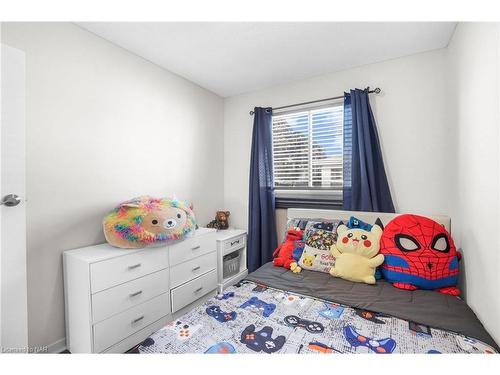 75-8141 Coventry Road, Niagara Falls, ON - Indoor Photo Showing Bedroom