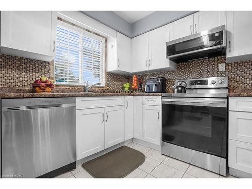 75-8141 Coventry Road, Niagara Falls, ON - Indoor Photo Showing Kitchen With Stainless Steel Kitchen