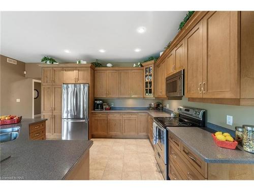 5045 Michener Road, Ridgeway, ON - Indoor Photo Showing Kitchen With Double Sink