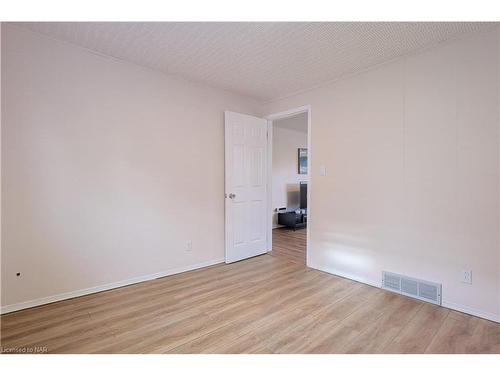 112 Rykert Street, St. Catharines, ON - Indoor Photo Showing Other Room