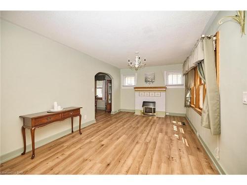 50 Riceland Avenue, Fort Erie, ON - Indoor With Fireplace