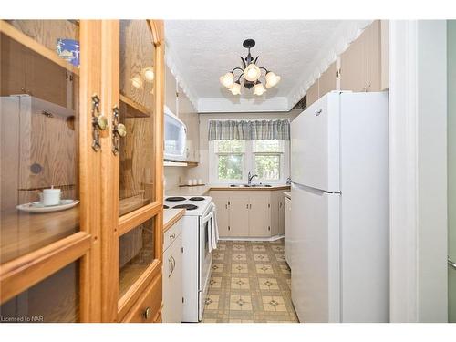 50 Riceland Avenue, Fort Erie, ON - Indoor Photo Showing Kitchen With Double Sink