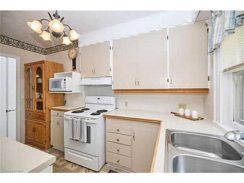 50 Riceland Avenue, Fort Erie, ON - Indoor Photo Showing Kitchen With Double Sink