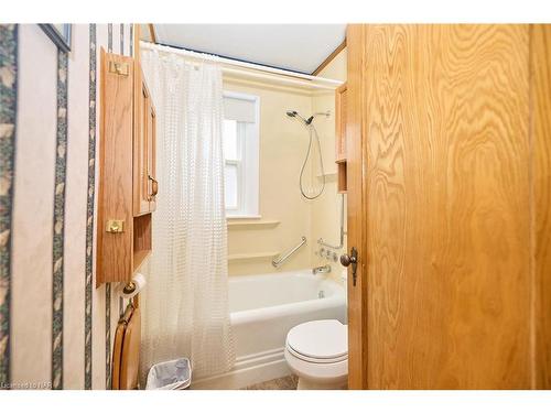 50 Riceland Avenue, Fort Erie, ON - Indoor Photo Showing Bathroom