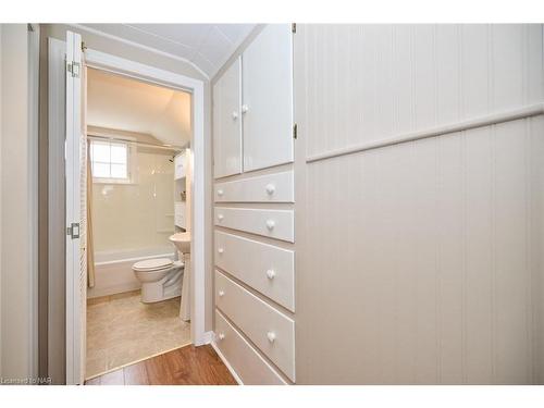 50 Riceland Avenue, Fort Erie, ON - Indoor Photo Showing Bathroom