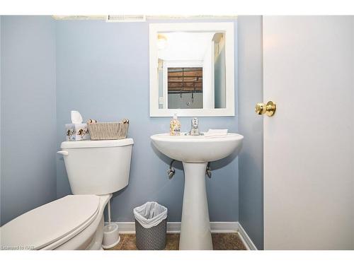 50 Riceland Avenue, Fort Erie, ON - Indoor Photo Showing Bathroom