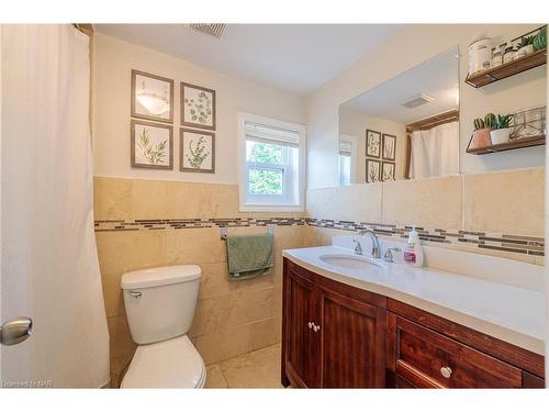 147 Lottridge Street, Hamilton, ON - Indoor Photo Showing Bathroom