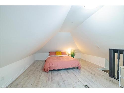 147 Lottridge Street, Hamilton, ON - Indoor Photo Showing Bedroom