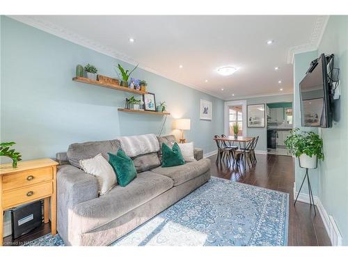 147 Lottridge Street, Hamilton, ON - Indoor Photo Showing Living Room