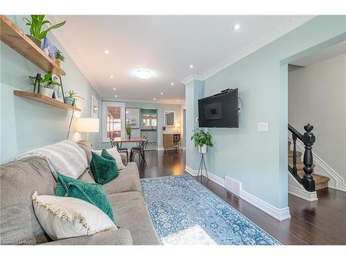 147 Lottridge Street, Hamilton, ON - Indoor Photo Showing Living Room