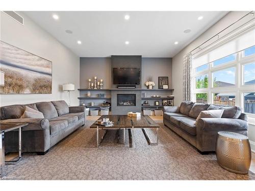 13 Francesco Crescent, St. Catharines, ON - Indoor Photo Showing Living Room