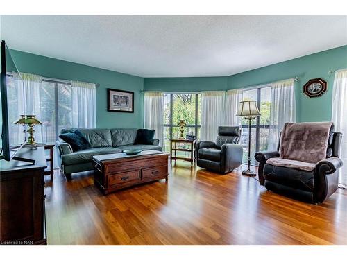 1-174 Martindale Road, St. Catharines, ON - Indoor Photo Showing Living Room