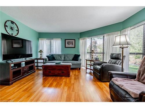 1-174 Martindale Road, St. Catharines, ON - Indoor Photo Showing Living Room