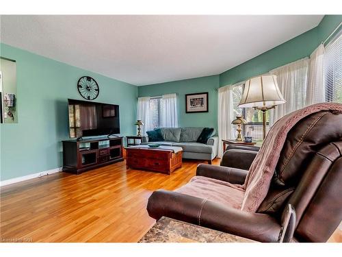 1-174 Martindale Road, St. Catharines, ON - Indoor Photo Showing Living Room