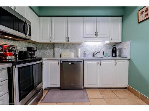 1-174 Martindale Road, St. Catharines, ON - Indoor Photo Showing Kitchen